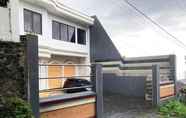 Luar Bangunan 3 OYO Life 90989 Lee Dug Tretes Residence