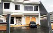 Luar Bangunan 2 OYO Life 90989 Lee Dug Tretes Residence