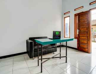 Lobby 2 OYO Homes 91014 Eco Tourism Desa Cibodas Areng 2 Syariah