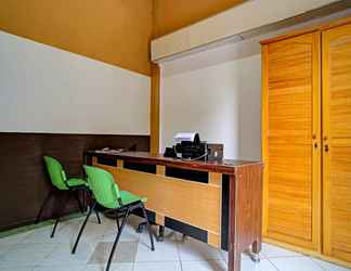 Lobby 2 OYO 90979 Ryfana Residence Syariah