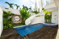 สระว่ายน้ำ Eight Palms Villa Seminyak by Ini Vie Hospitality