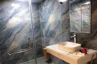 In-room Bathroom Nam Phong Hotel