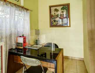 Lobi 2 OYO 90969 Nirwana Guest House