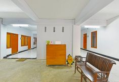 Lobby 6 OYO 90967 Soka Asri Guest House