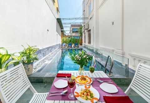 สระว่ายน้ำ Gioan Boutique Villa