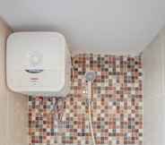 In-room Bathroom 7 Clovers Residence @Solo Urbana Near UNS