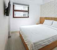 Bedroom 5 Clovers Residence @Solo Urbana Near UNS