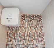 In-room Bathroom 6 Clovers Residence @Solo Urbana Near UNS