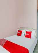 BEDROOM OYO 91023 Salsabilla Guest House Syariah