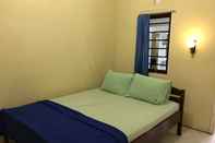 Kamar Tidur OYO 90998 Wisma Pinggir