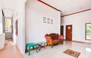 Lobby 7 OYO 91063 Kost Bunga