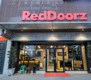 Exterior 5 RedDoorz Plus @ Jalan Juanda Medan