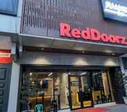 Exterior 4 RedDoorz Plus @ Jalan Juanda Medan