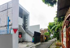 Exterior 5 Super OYO 91074 Stariez Senen Syariah