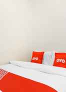 BEDROOM Super OYO 91074 Stariez Senen Syariah