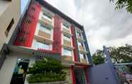 Bangunan 3 RedDoorz @ JQV HOTEL Camarin Caloocan.