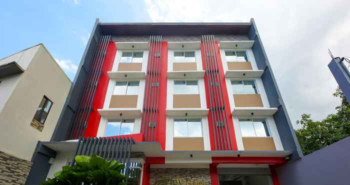 Bangunan RedDoorz @ JQV HOTEL Camarin Caloocan.