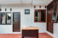 Lobby OYO 91082 Nathania Exclusive