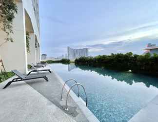 Swimming Pool 2 UNA Serviced Apartment by Moka