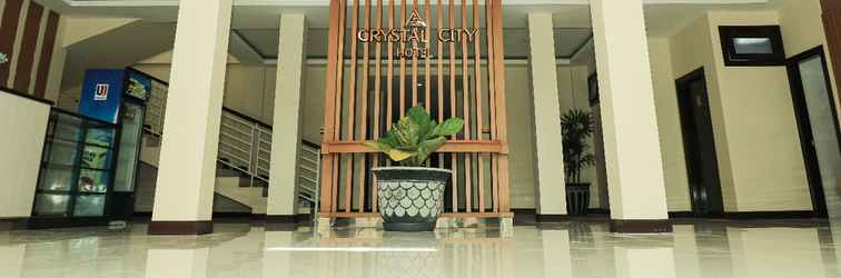 Lobi Crystal City Hotel