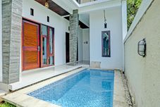 Hồ bơi OYO 91123 Madhava 108