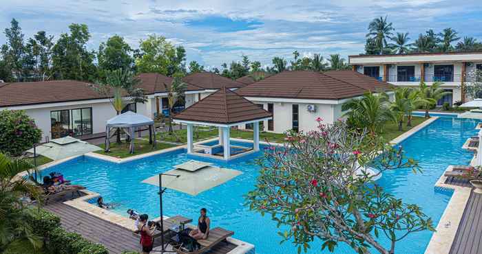 Swimming Pool Amphitrite Resort