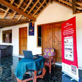 Lobby 7 SPOT ON 91154 Desa Wisata Wayang Manyaran Wonogiri, Pura Pucak Jagad Spiritual Wonogiri Hotels