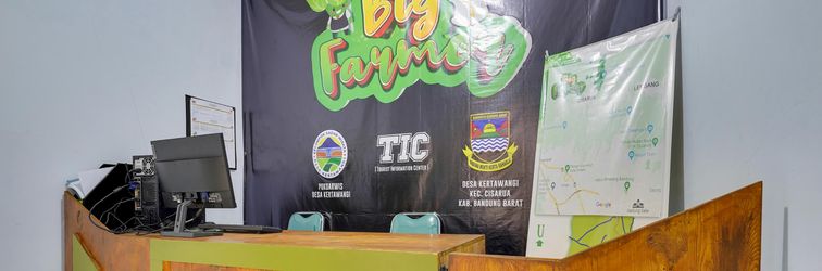 Lobi OYO Home 91156 Eco Tourism Big Farmer Desa Kertawangi Syariah