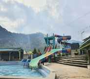 Swimming Pool 3 Pemandian Air Panas dan Penginapan Green Suta