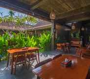 Bar, Cafe and Lounge 5 Elemento Homestay Badung