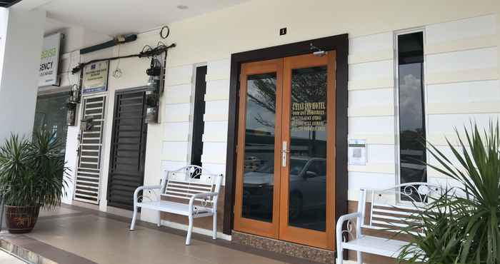 Bangunan OYO 90506 Z Stay Inn Hotel