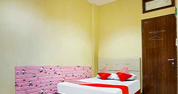 Kamar Tidur OYO 91182 Kos'ta Homestay Makassar