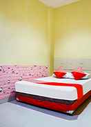 BEDROOM OYO 91182 Kos'ta Homestay Makassar