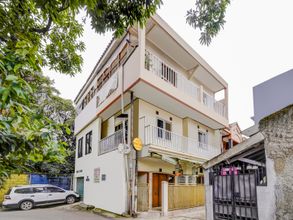 外部的 4 SPOT ON 91186 Losmen Yanti