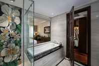 Phòng tắm bên trong San Grand Hotel & Spa