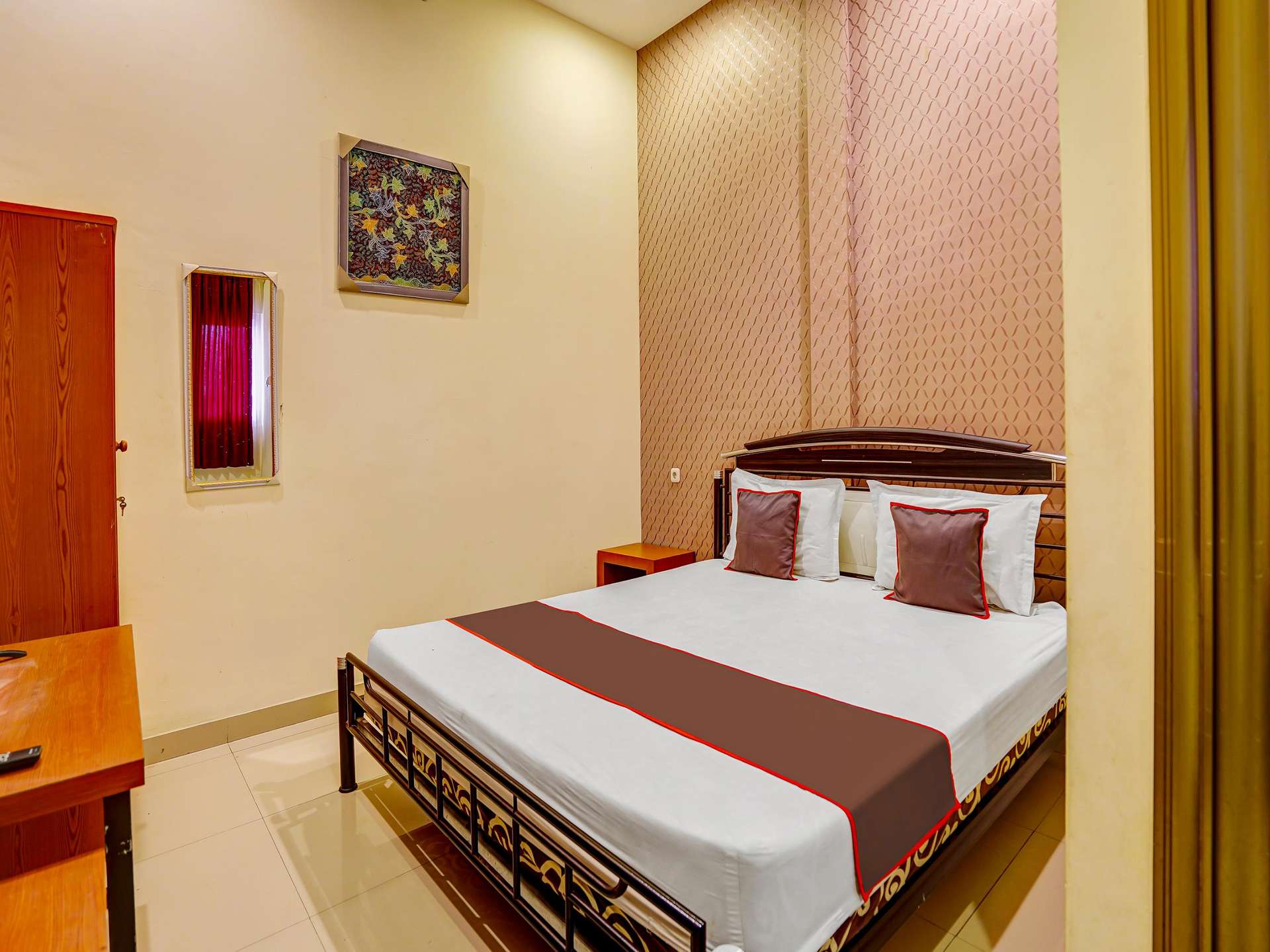 Room rate Capital O 91183 Hotel Bahagia Sampang, Sampang City Center