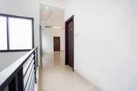 Common Space OYO 91194 Manyar Residence Syariah