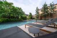 Swimming Pool Ramada by Wyndham Sukhumvit 87