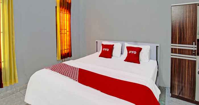 Bedroom OYO 91210 Hotel J3