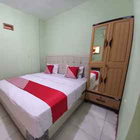 Bedroom 1 酒店 O Siliwangi Guest House Syariah Cirebon, Warung Omnuk 酒店