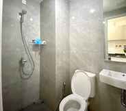 In-room Bathroom 7 Apartemen Sayana By Fortune 88