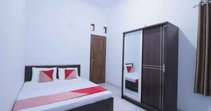 Bedroom OYO 91243 Bina Syariah Guest House