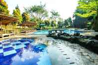 Swimming Pool OYO HOMES 91242 Desa Wisata Cibuntu Kuningan