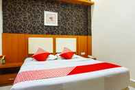 Bedroom OYO Flagship 91245 Rika Hotel Makassar