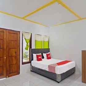 Bedroom 1 Hotel O Pulisan Ekowisata Homestay Near Wisata Pantai Desa Pulisan (Pulisan Beach Tour), Hotel Minahasa Utara