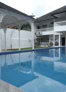 SWIMMING_POOL Nonie's Villa Bogor