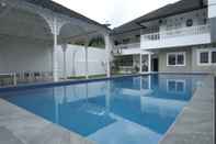 Swimming Pool Nonie's Villa Bogor