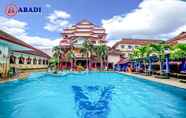 Swimming Pool 7 Abadi Budget Hotel 