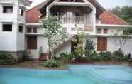 Swimming Pool 2 Rumah Nagan Syariah Yogyakarta