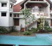 Swimming Pool 2 Rumah Nagan Syariah Yogyakarta
